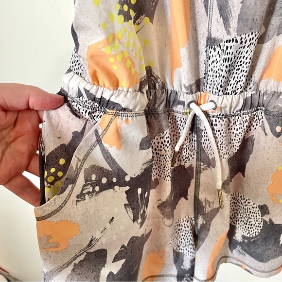 Lululemon Be Free Runsie Mini Art Pop White Multi Size 6 - Picture 11 of 14